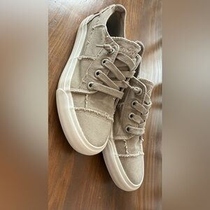 Blowfish Malibu Casual Taupe Canvas Sneakers Like New 7.5